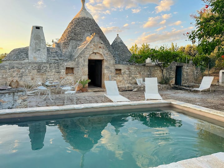 Trullo Du Xviie Siècle Avec Piscine Privée - Apulia