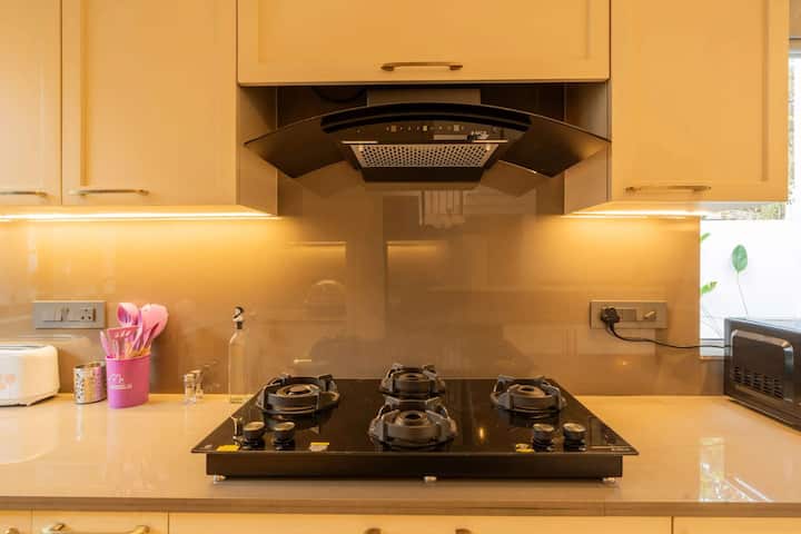 Full kitchen image 2