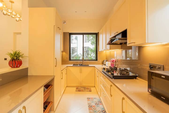 Full kitchen image 1