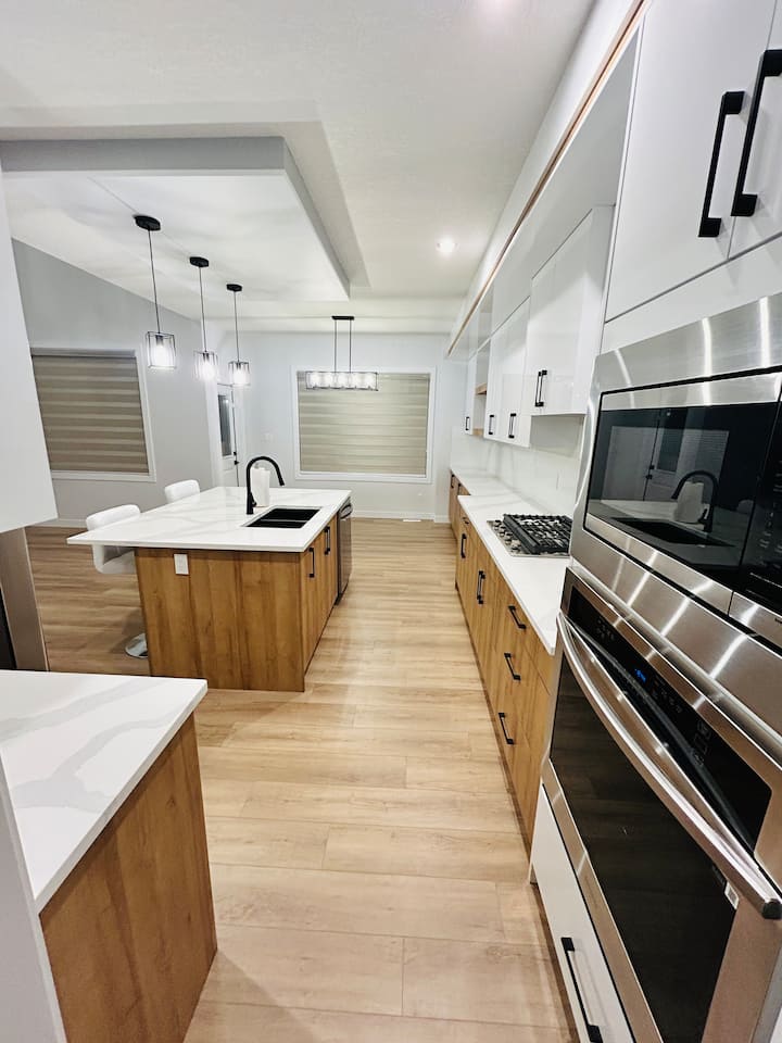 Private Room - Close To Airport - Leduc