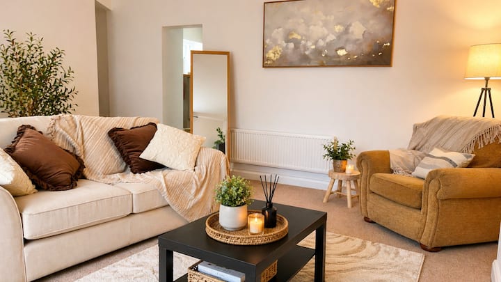 Grove Cottage 2 Bed Home - Sleeps 6 - Free Parking - Huddersfield