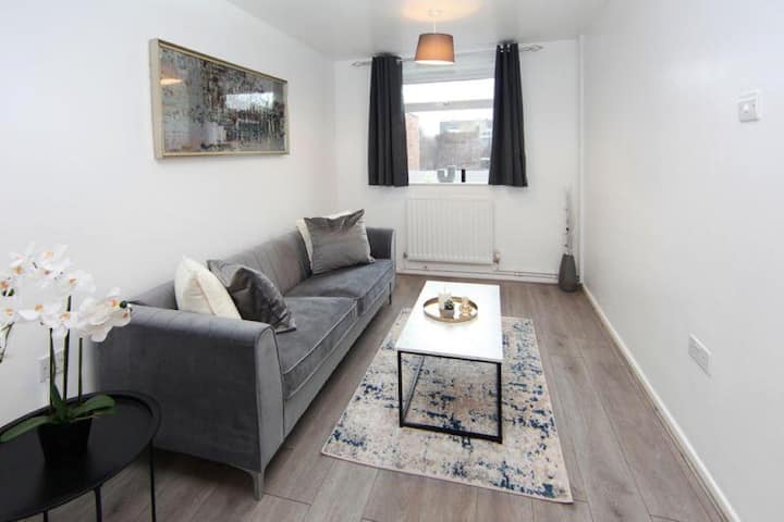 Donnington | Entire House | Early Bird Discount - Telford