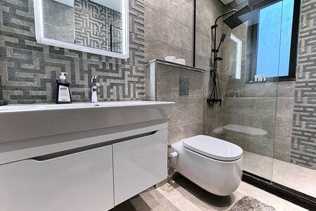 The Luxe Stay 2BR, Lakeview residence — 3