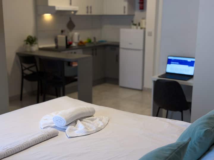 D'suites - Queen Studio Apartment With Balcony - Malta