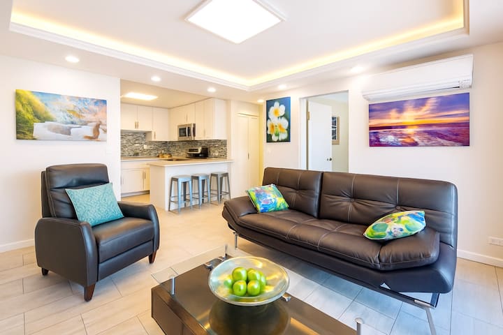 500 feet to Waikiki beach/washer dryer/parking