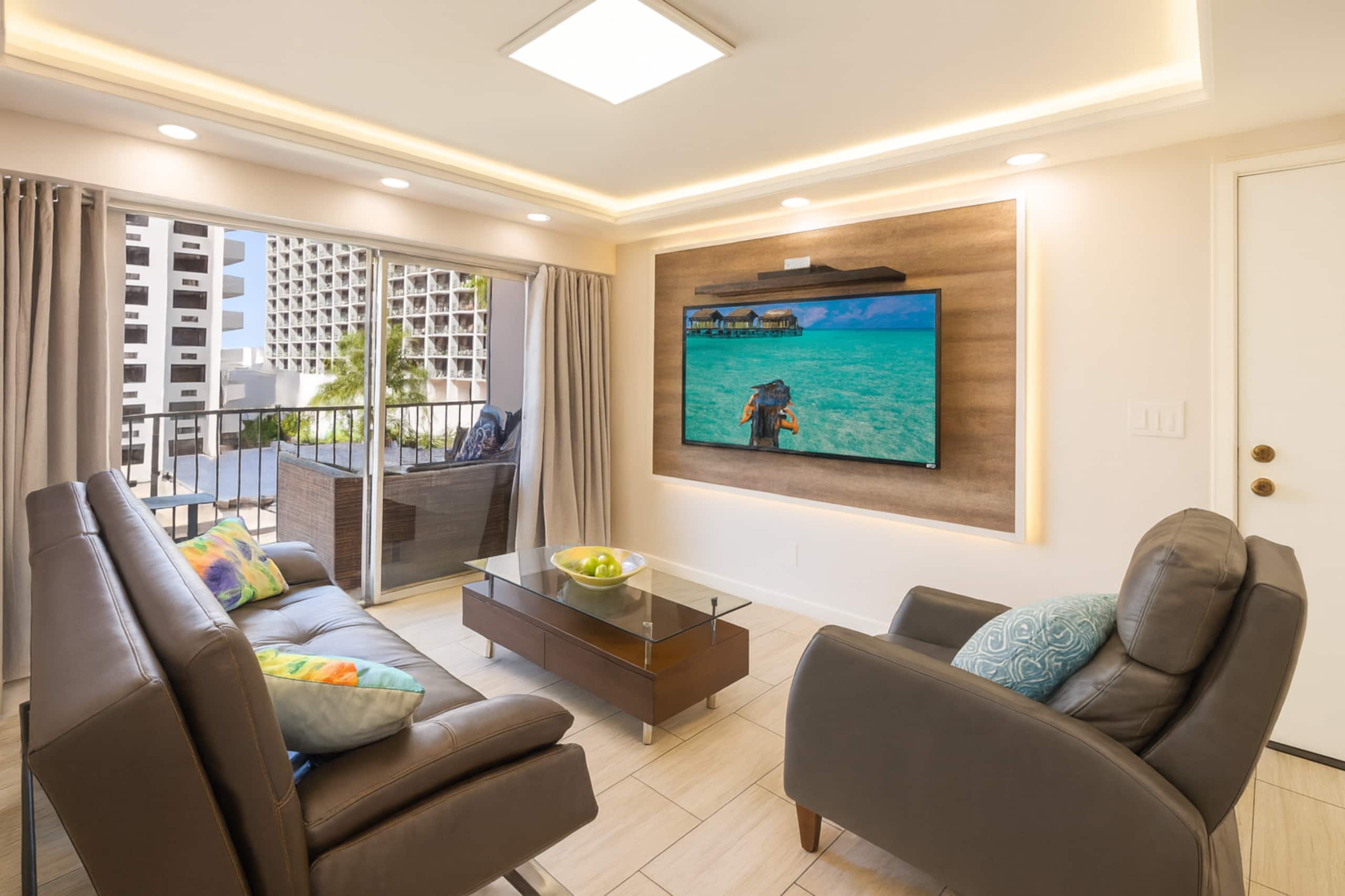 500 feet to Waikiki beach/washer dryer/parking - Image 3