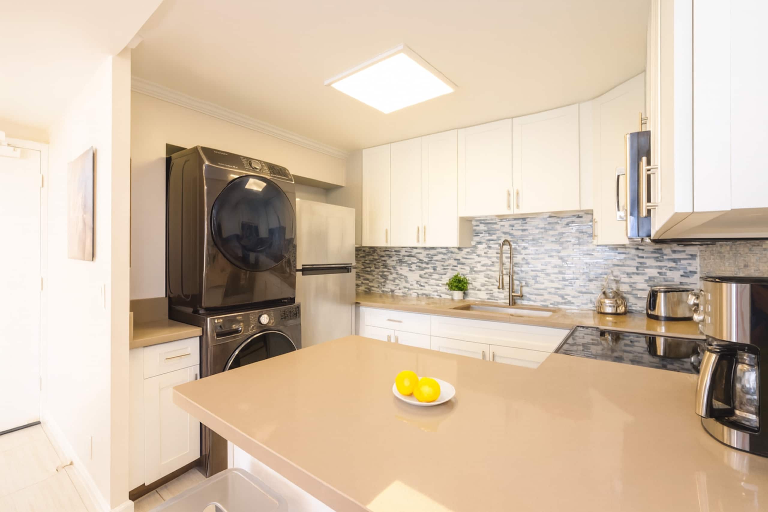500 feet to Waikiki beach/washer dryer/parking - Image 6