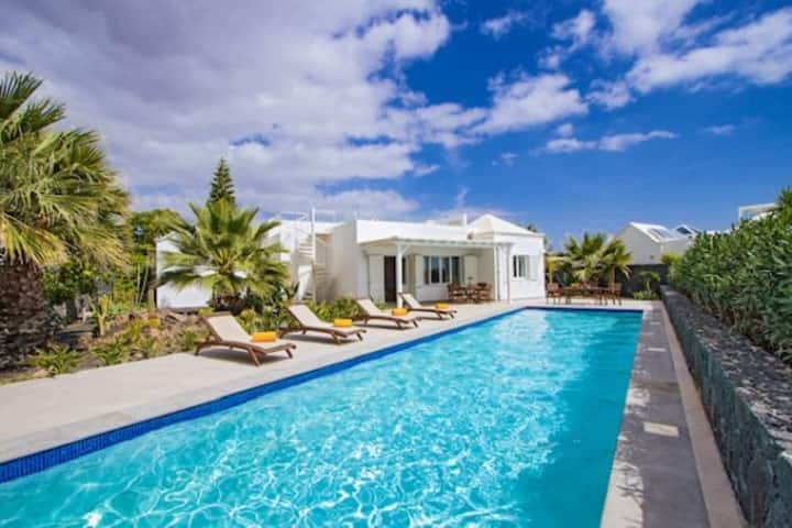 Villa Heartly-luxury Villa In Playa Blanca - Yaiza