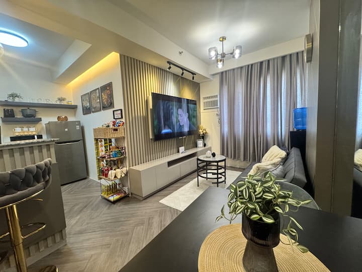 Guest Favorite 1br Condo W/ Pool, Gym & Sea View - Philippines