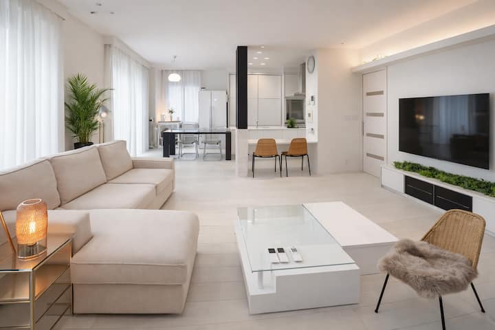成田空港10分|200㎡超|luxury Villa|一棟貸|最大12名|駐車場・広々ldk・非対面 - Narita