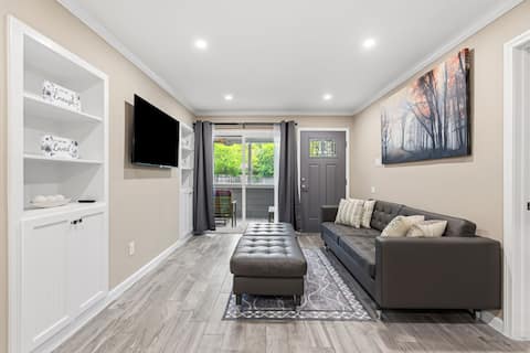 Successful Airbnb property: Stylish 2BR | W/D | Patio | Pool Access | Park in Houston