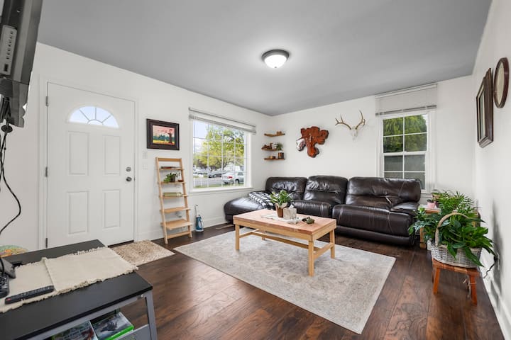 Orem Peak Retreat | Yard | Kayaks | Grill+firepit - Orem, UT