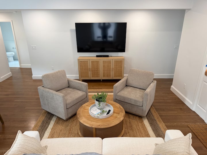 Newly Renovated 3 Bed Vacation Home In Marblehead - Beverly, MA