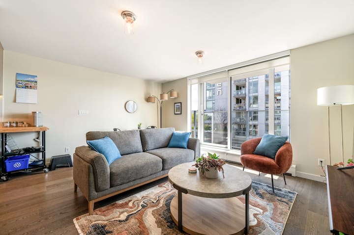 Downtown Water View Studio | Free Parking - Vancouver