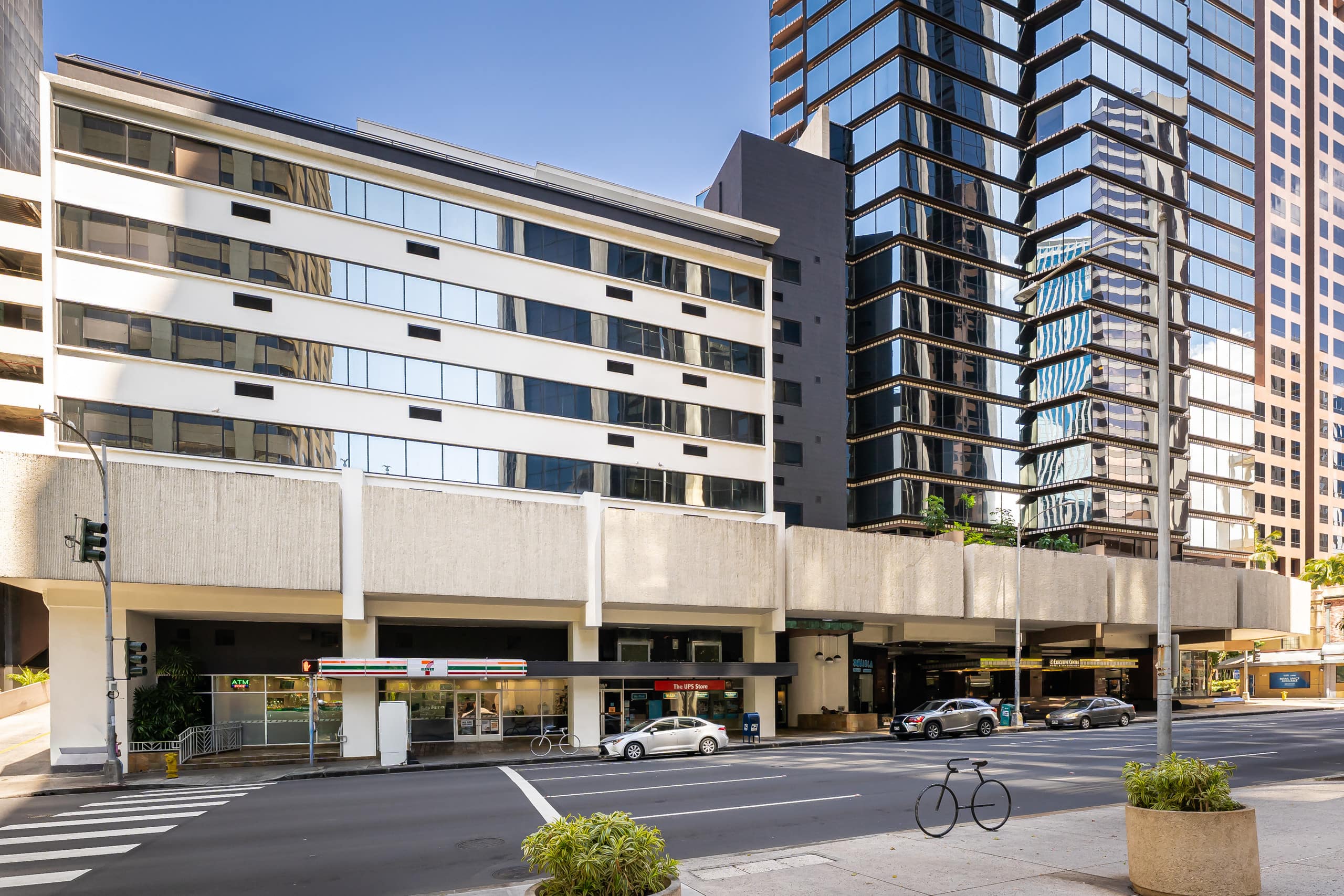 Condo in Honolulu · ★4.67 · 1 bedroom · 2 beds · 1 private bath - Image 21