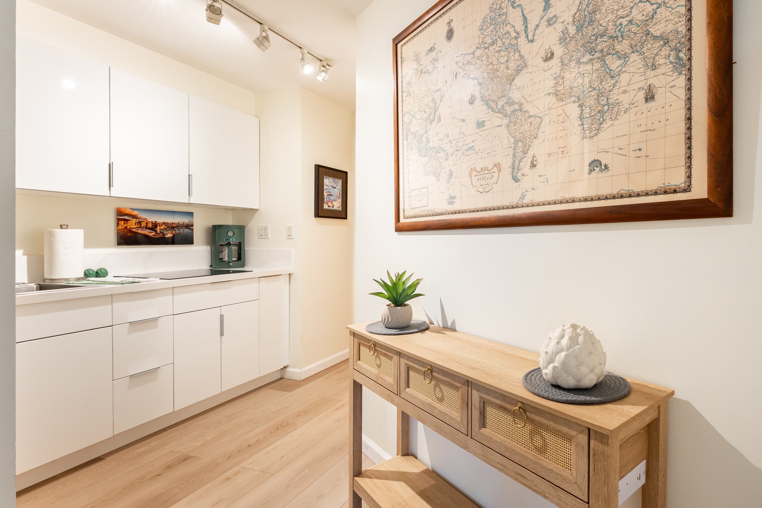 Condo in Honolulu · ★4.67 · 1 bedroom · 2 beds · 1 private bath - Image 9