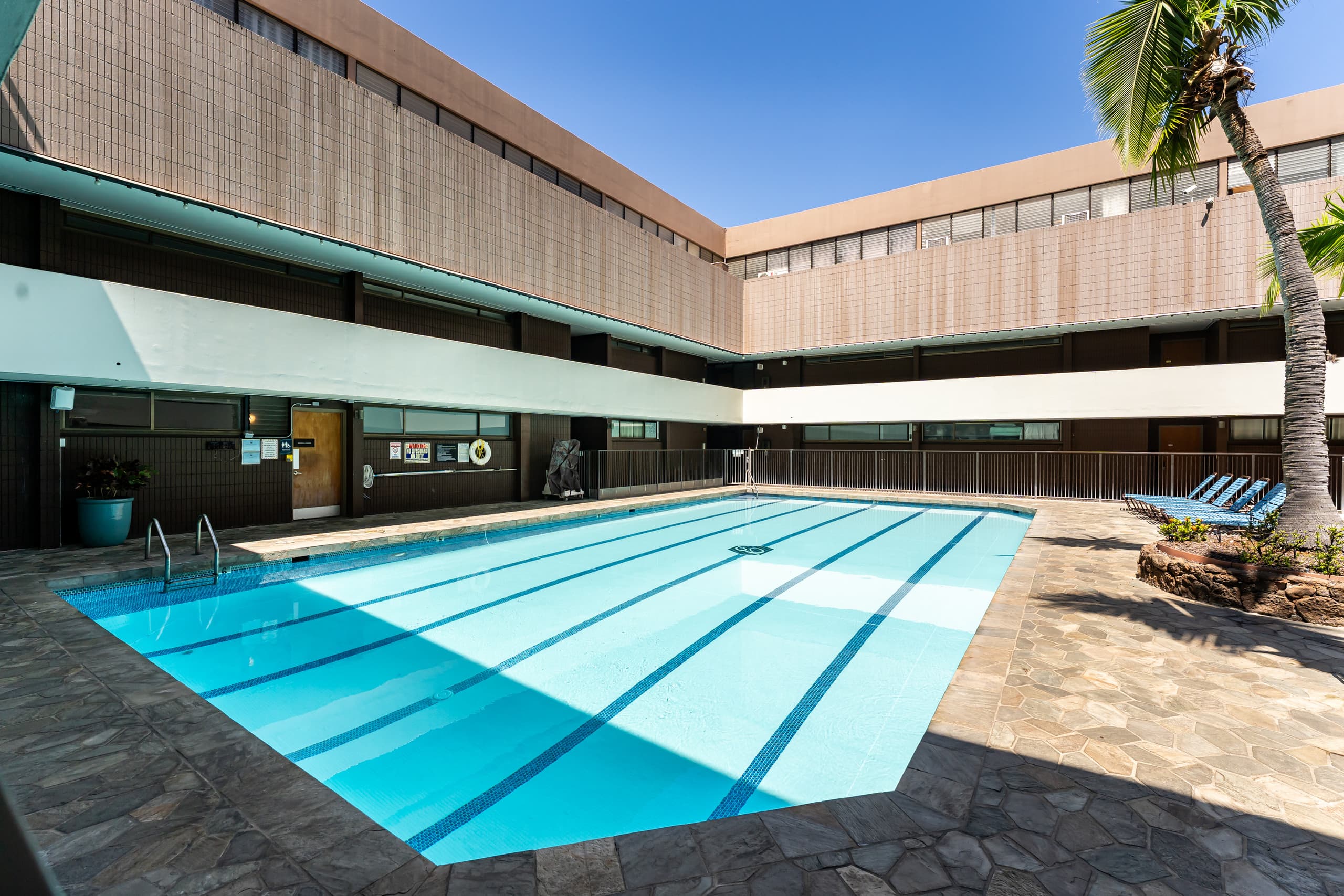 Condo in Honolulu · ★4.67 · 1 bedroom · 2 beds · 1 private bath - Image 22