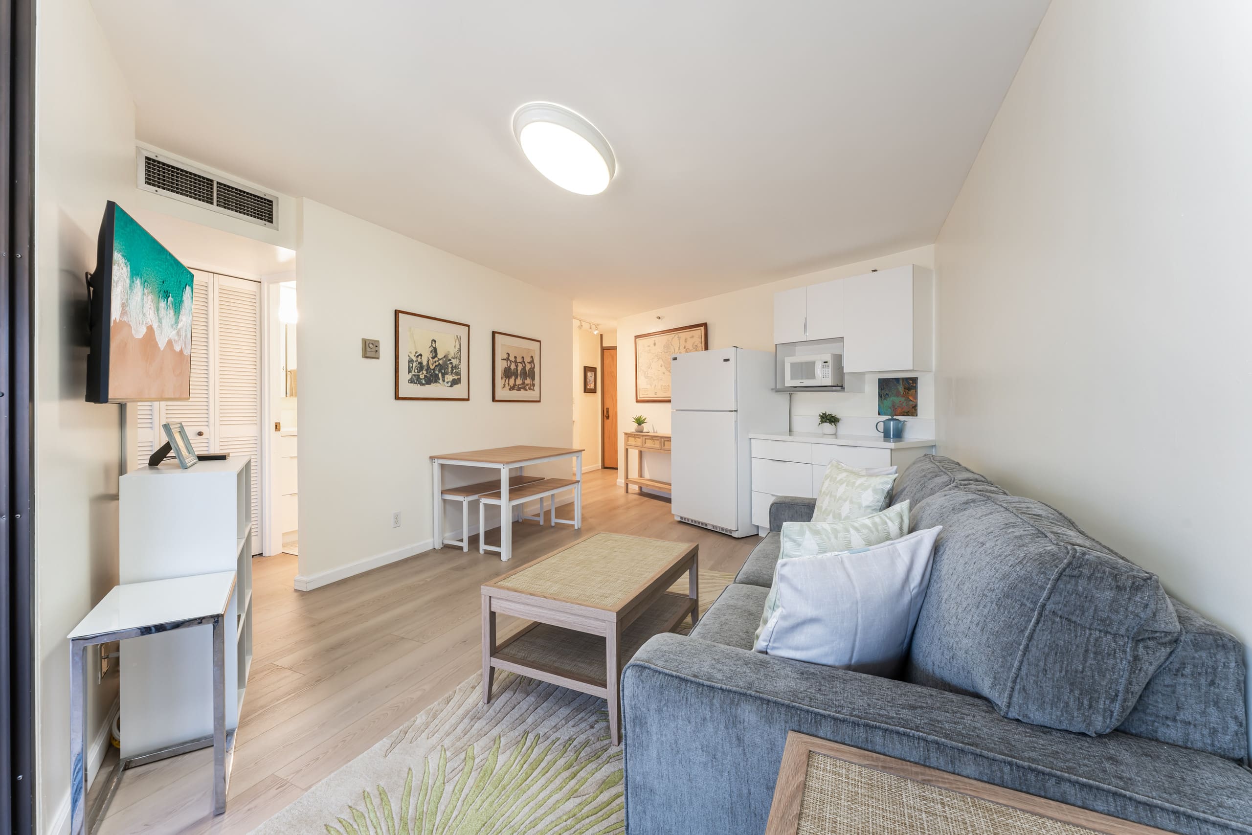 Condo in Honolulu · ★4.67 · 1 bedroom · 2 beds · 1 private bath - Image 4
