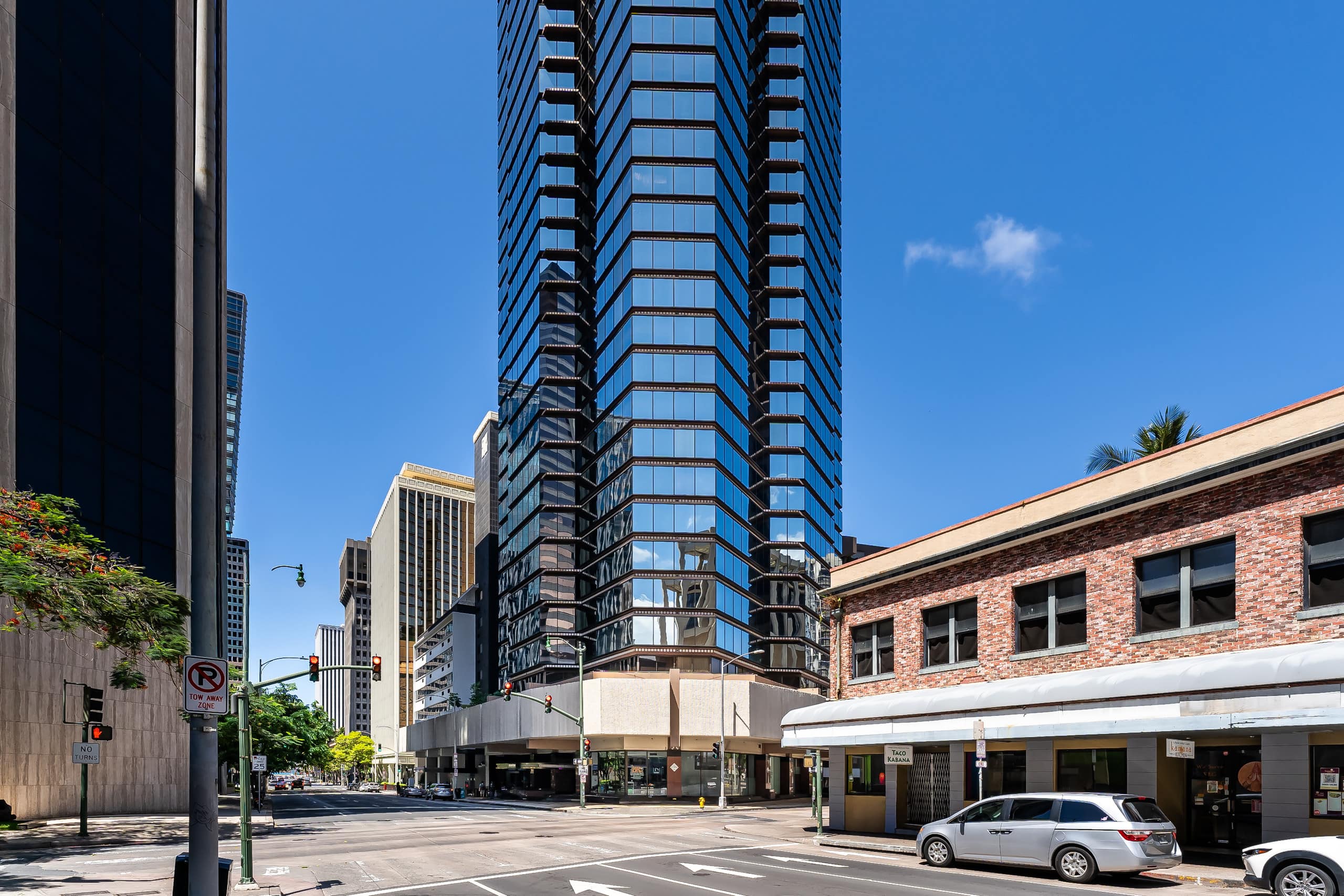 Condo in Honolulu · ★4.67 · 1 bedroom · 2 beds · 1 private bath - Image 32
