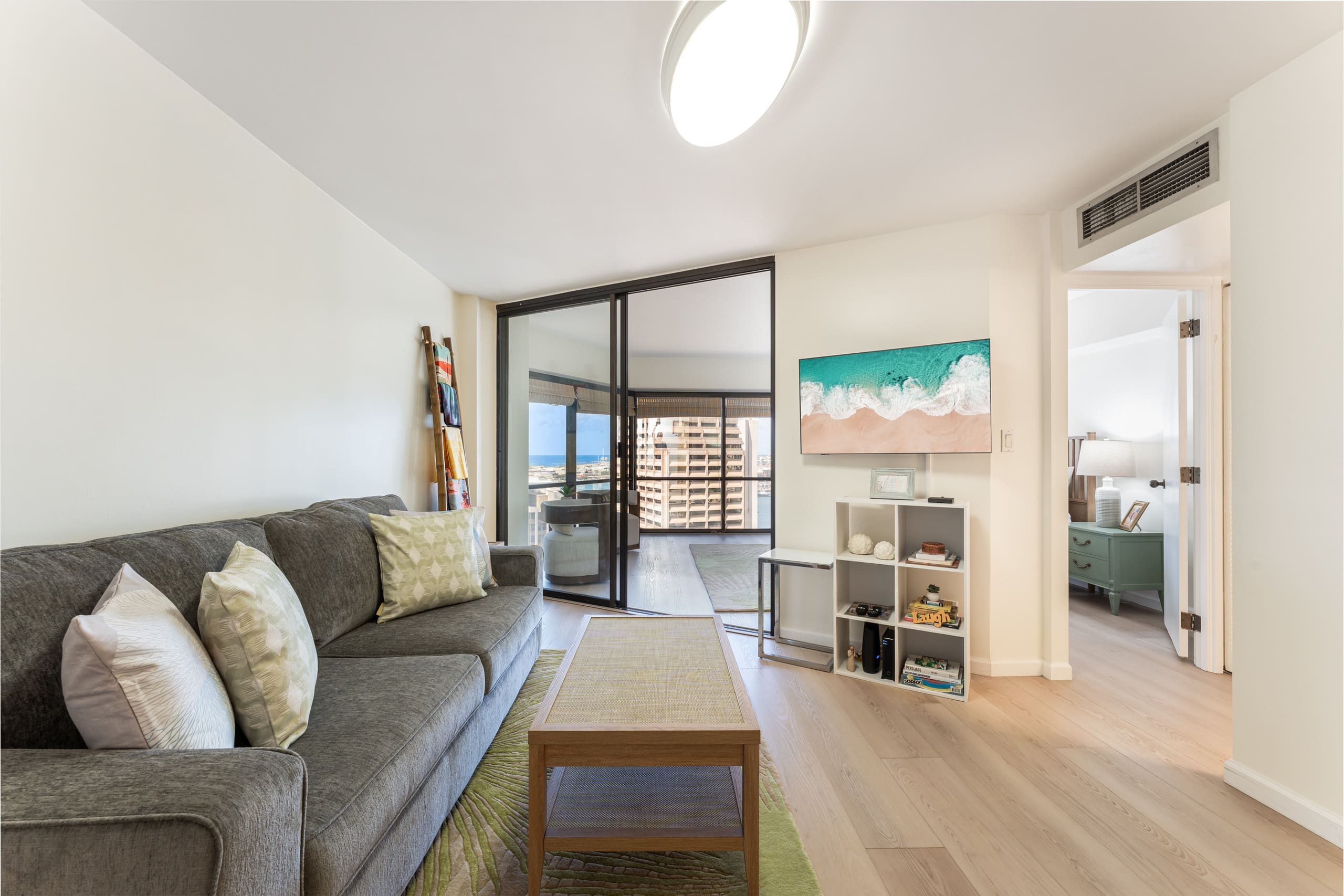 Condo in Honolulu · ★4.67 · 1 bedroom · 2 beds · 1 private bath - Image 2