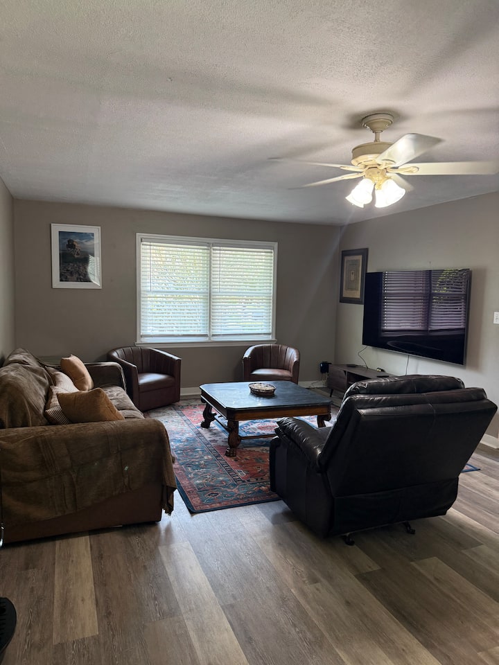 Bluffton Family Cottage | Pet Friendly Fenced Yard - Crystal Lake, Bluffton