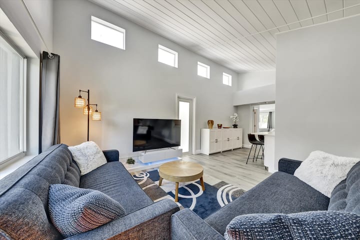 Modern Retreat W/ Lush Backyard - Fort Lauderdale - Fort Lauderdale, FL