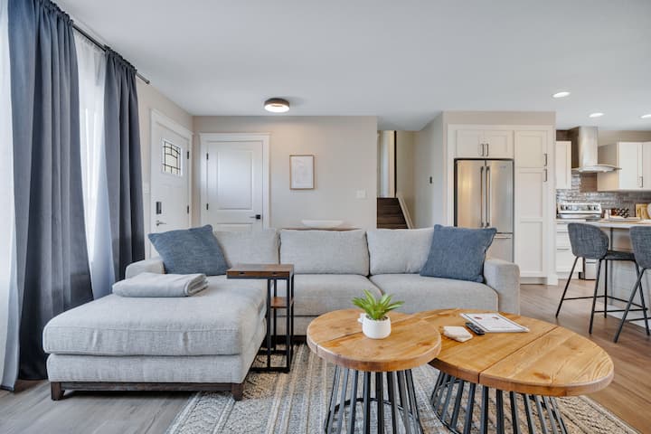 Top 5% Of Homes! Arcade! Private Hot Tub! - Canadá