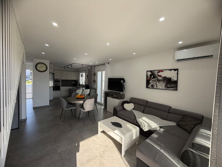 Petite Maison Moderne Avec Jardin à 3 Km De La Mer - Aléria