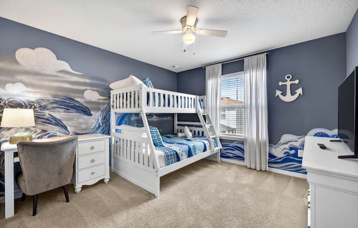 Lits superposés (lits jumeaux et lit double) dans notre chambre Dolphin Cove