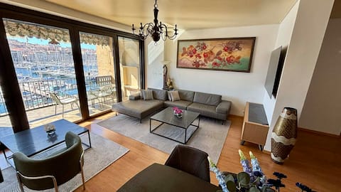 Popular Airbnb listing: Panoramic view of the Old Port in the heart of Marseille in Marseille 2e Arrondissement