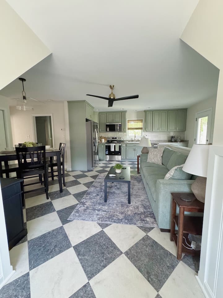 Cozy Corner Retreat - Burlington, NC