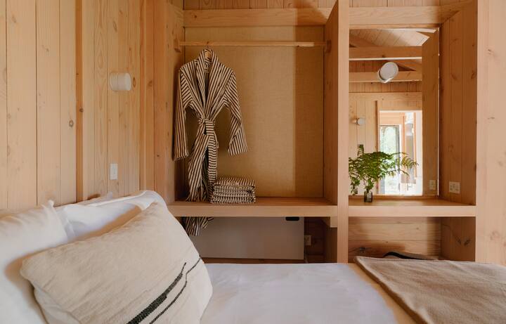 Yogi's Cabin - East Sussex