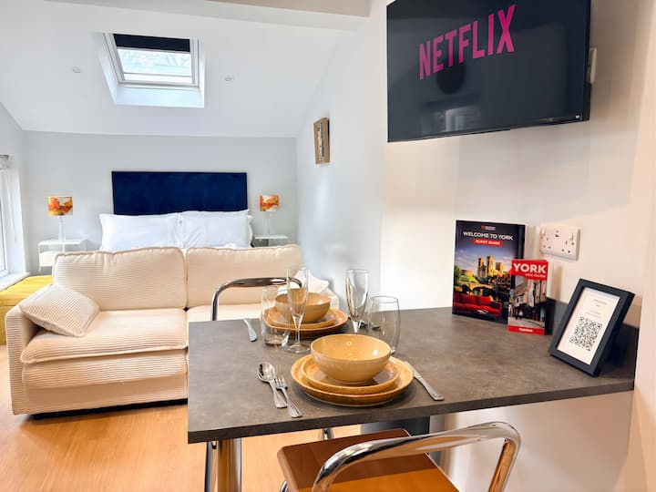 Peaceful Studio Flat With Balcony/ Top Locations - York