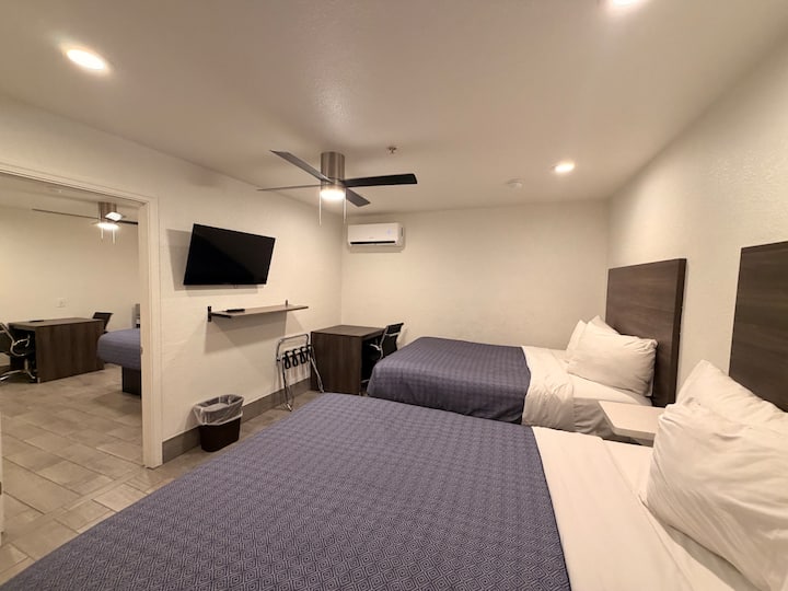 Cozy Three Queen Bed Suite - Morro Bay, CA