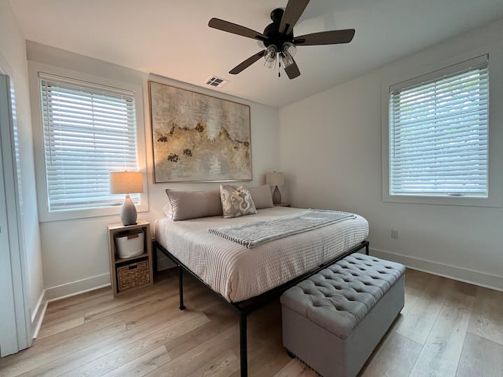 Steiner House At River Ranch King Executive Suites - Lafayette, LA