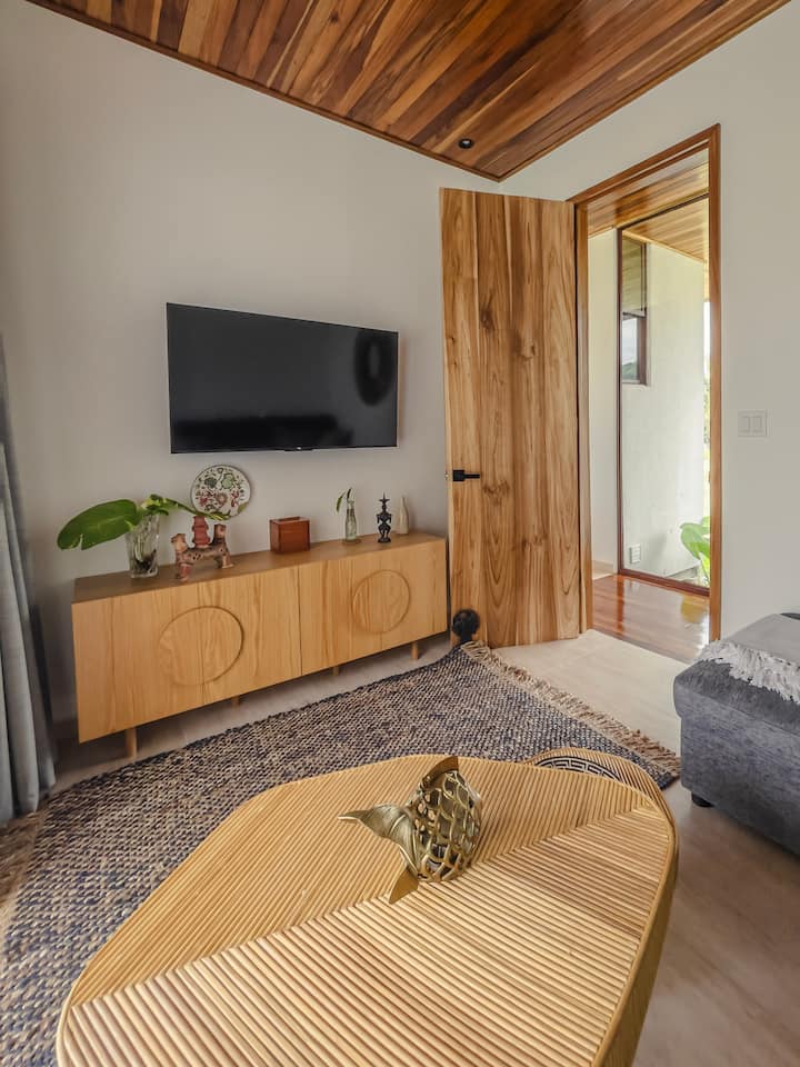 Garza Blanca: Big Creek Lakeside Villa With Pool - Bocas del Toro
