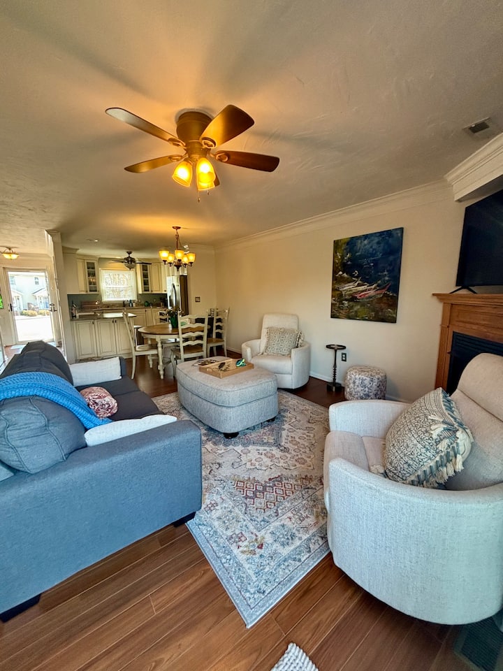 Serene Lakefront Oasis | Westlake Area (Sml) - Smith Mountain Lake