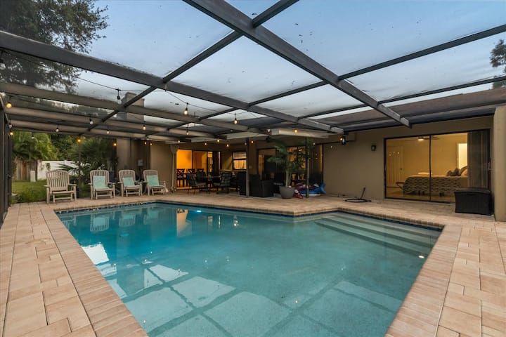 Modern 4br Villa | Saltwater Pool Foosball Game - Palm Harbor, FL
