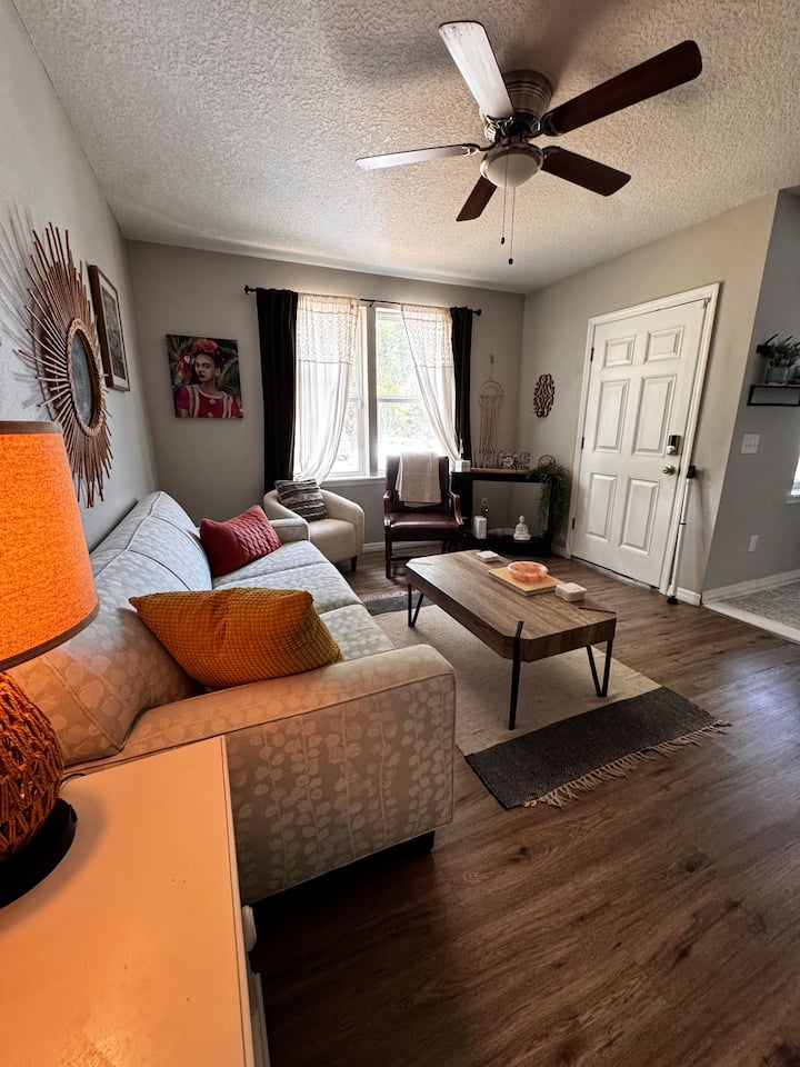 The Coastline Core: Stylish Blue Bungalow - Jacksonville, FL