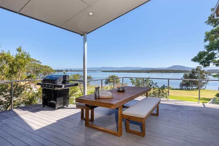 Pelican Retreat -Pet Friendly -Absolute Waterfront - Berry