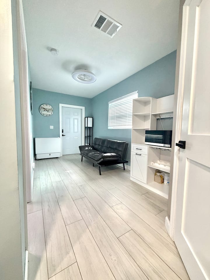 Modern 1bdrm Private Apt W/patio - Clearwater, FL