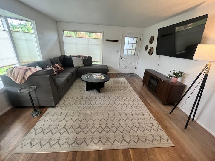 2 Bedroom, King Beds! Peaceful, Stylish, Close! - Eugene, OR