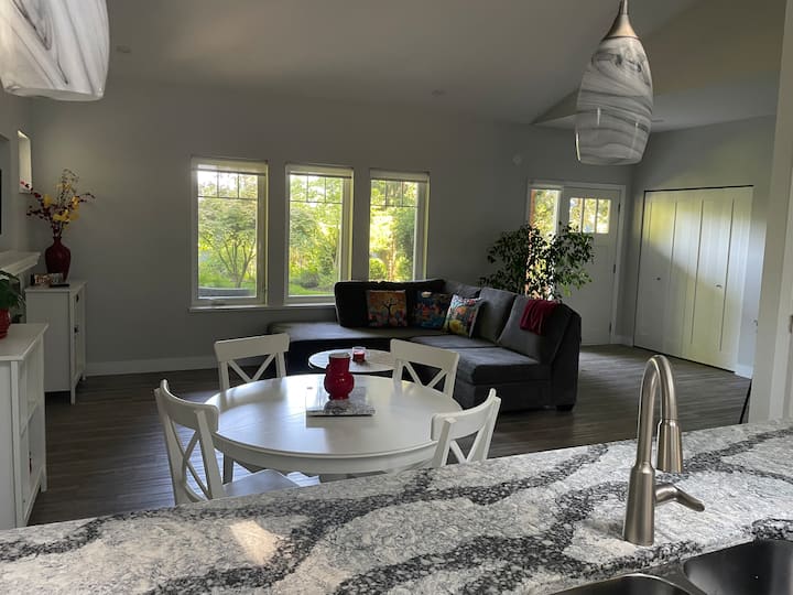 Ravenscroft Cottage. - Sechelt