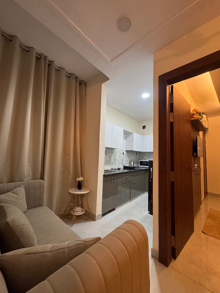 Stayo 102 | Cozy Comfort Near Metro - Delhi