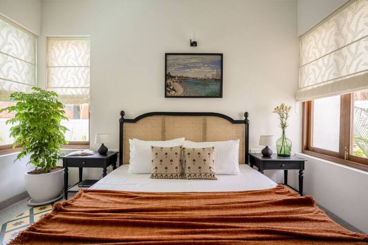 Bedroom 1 image 2
