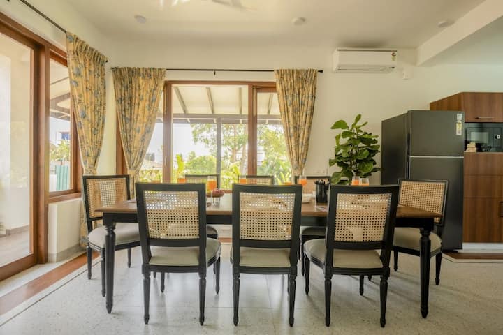 Dining area image 1