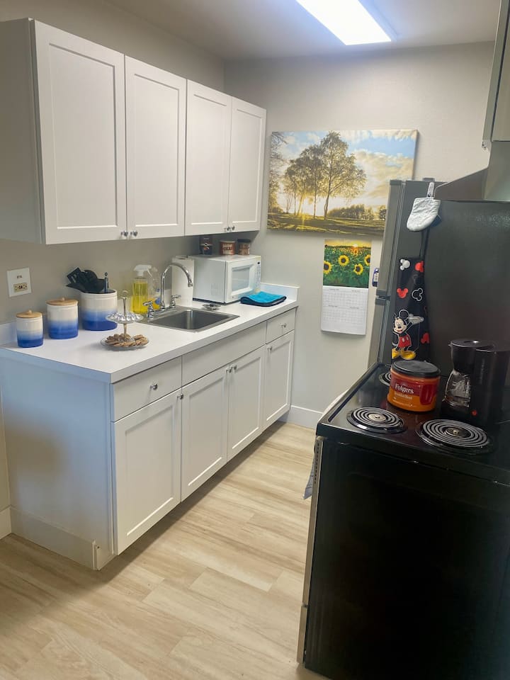 Centrally Located Studio W/terrace-mountain Views - Colorado Springs, CO