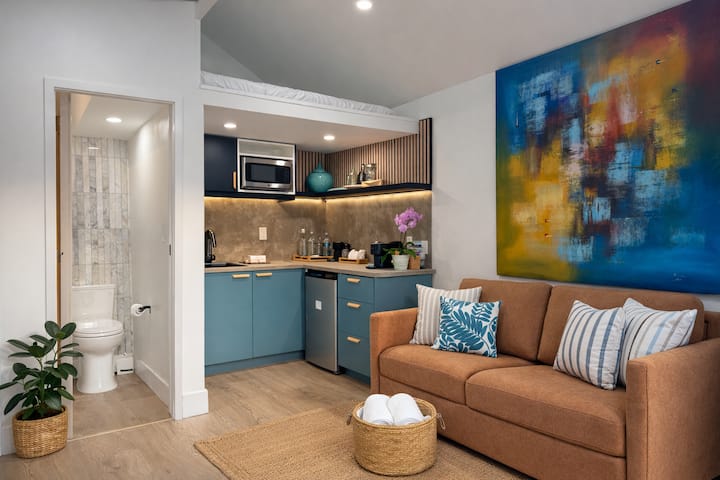 Poolside Cozy Tiny House Retreat / Private Adu - Dallas, TX