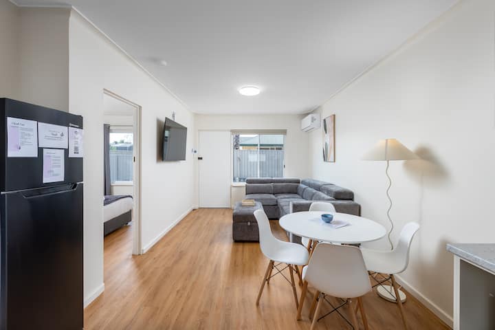Stylish Beach Stay | Prime Location - Bunbury