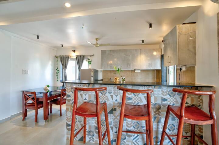 Dining area image 3
